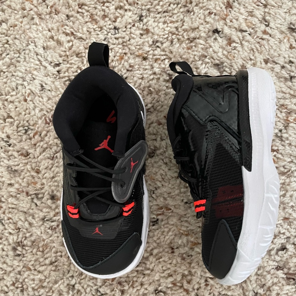 Toddler Jordan Brand Black/Crimson Zion 1 Shoe